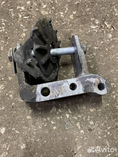Опора кронштейн двигателя правый Додж Калибер