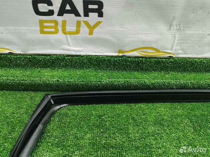 Уплотнитель стекла двери задний левый BMW 5