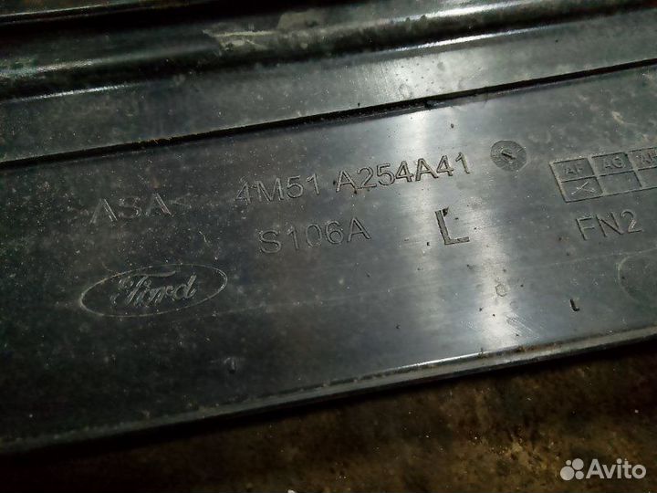 Накладка в салоне задняя левая Ford Focus 2 2