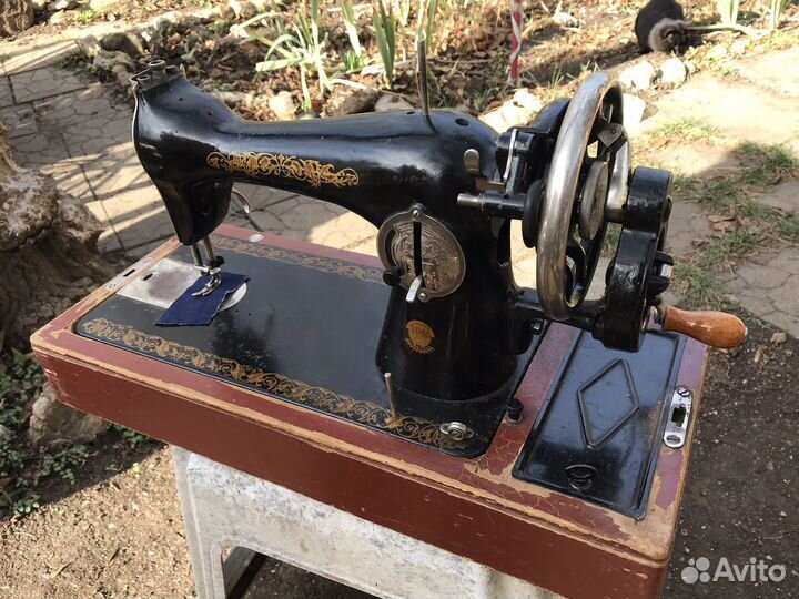 Швейная машина ручная СССР