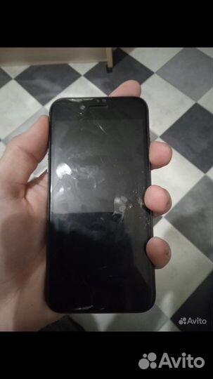 iPhone 8 (Экран цел,стоит защитное стекло)