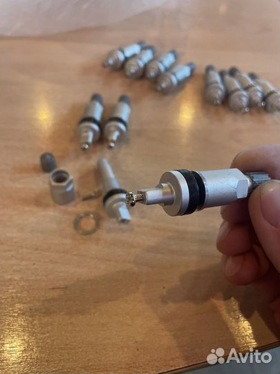 Вентиль датчика давления колёс N17