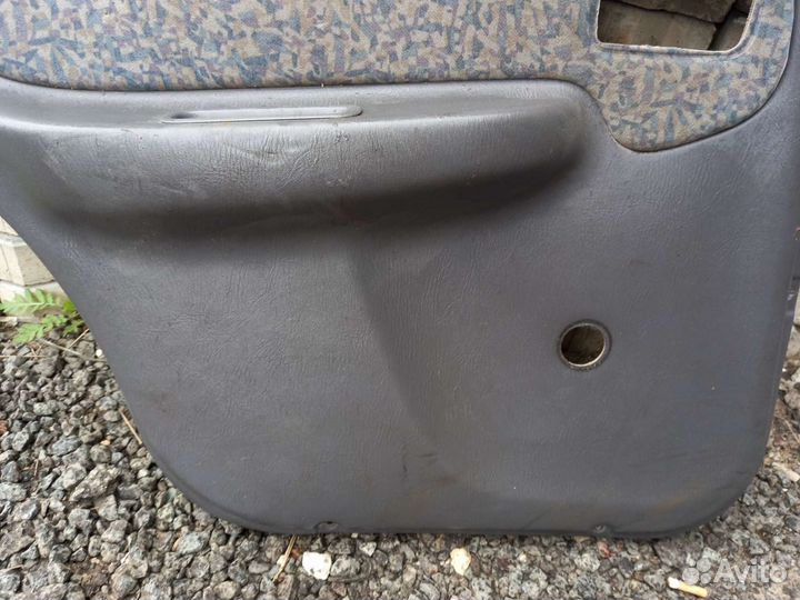 Обшивка двери задняя левая Nissan Almera n15