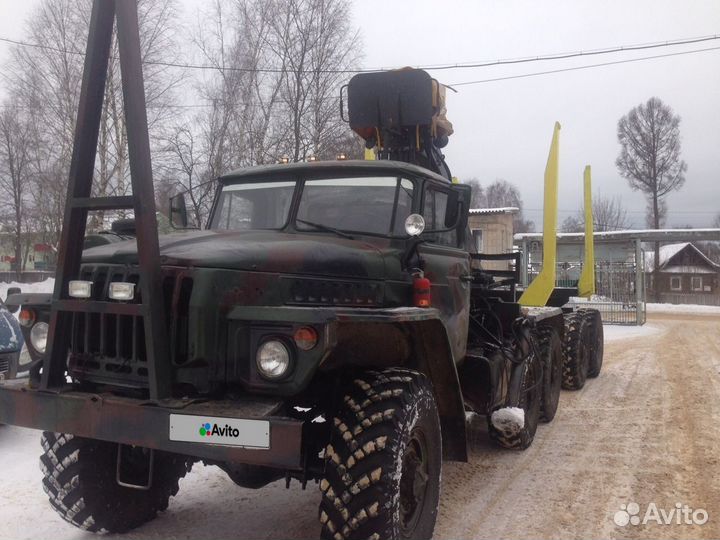 Урал 375 гидроманипулятором loglift 80 и роспуском