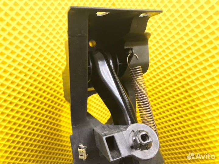 Педаль тормоза Mercedes-Benz C-Class W203 M111.955