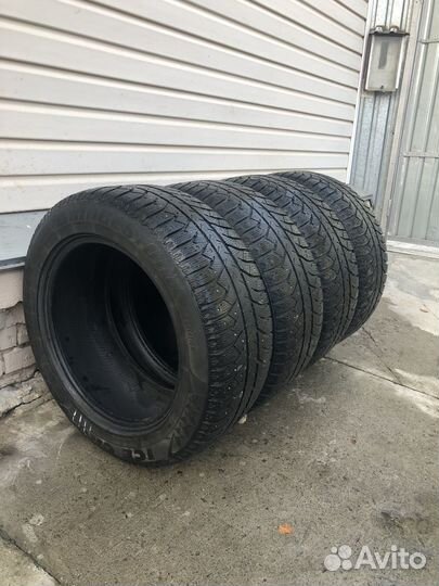 Bridgestone Ice Cruiser 7000 235/55 R17 107