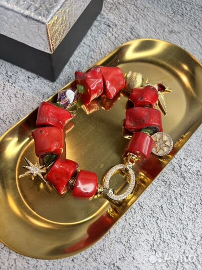 Корраловый браслет