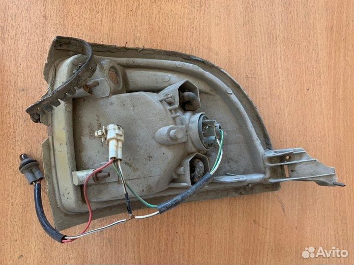 Указатель поворота передний правый Toyota Lite Ace