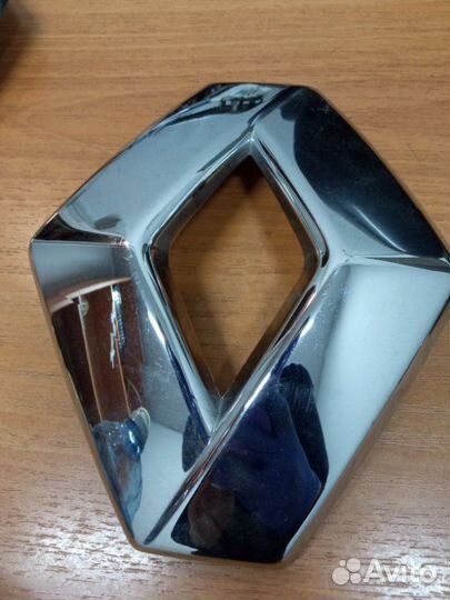 Эмблема в решетку радиатора Renault Kaptur 2016+