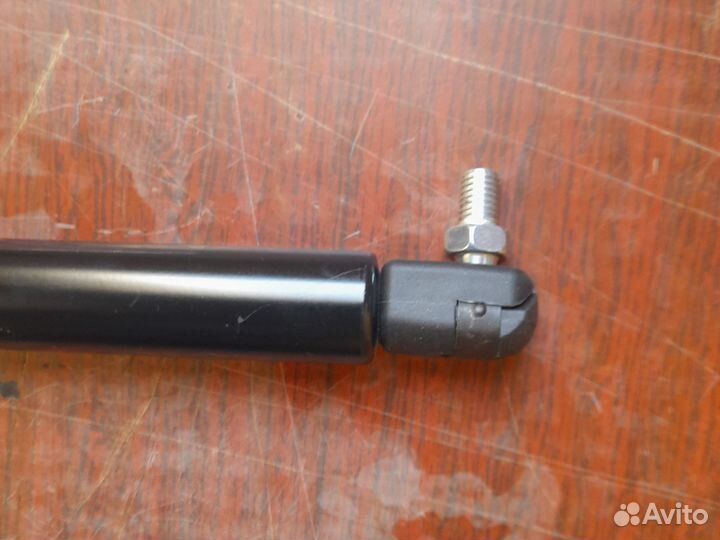 Газовый упор на крышку багажника нива