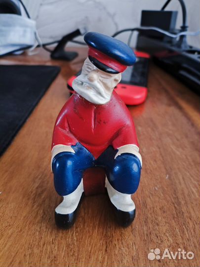 Статуэтка деда курильщика