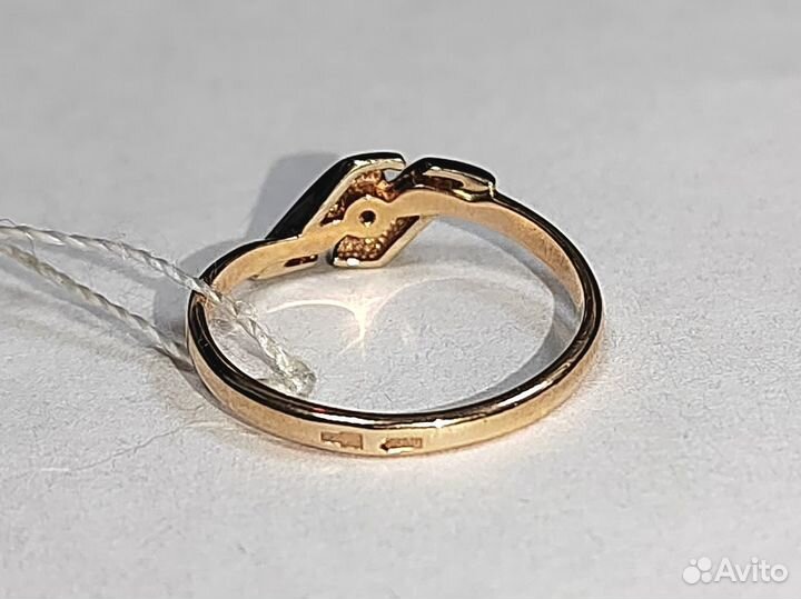 Золотое кольцо с бриллиантом 17р