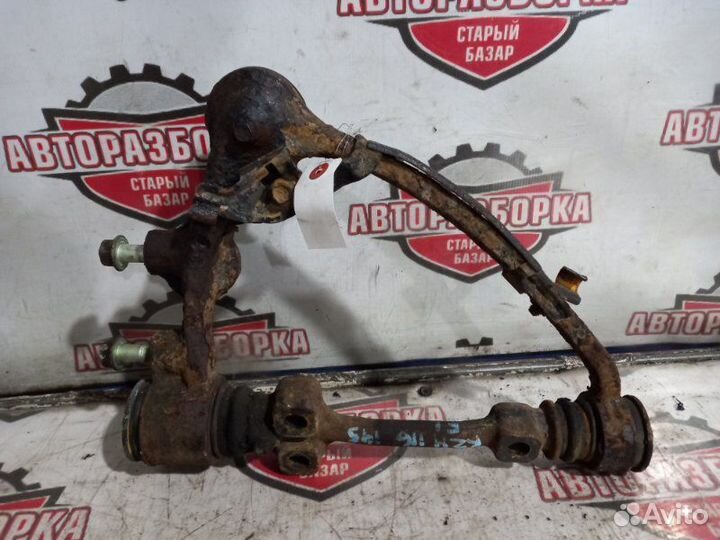 Рычаг верхний передний левый Toyota Hiace KZH116