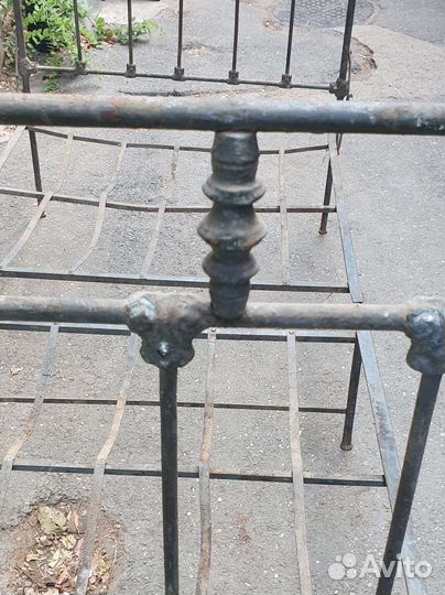 Кованная старинная раскладная кровать