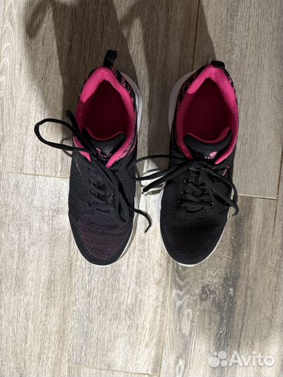 Кроссовки женские