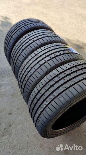 Habilead HF330 235/35 R19