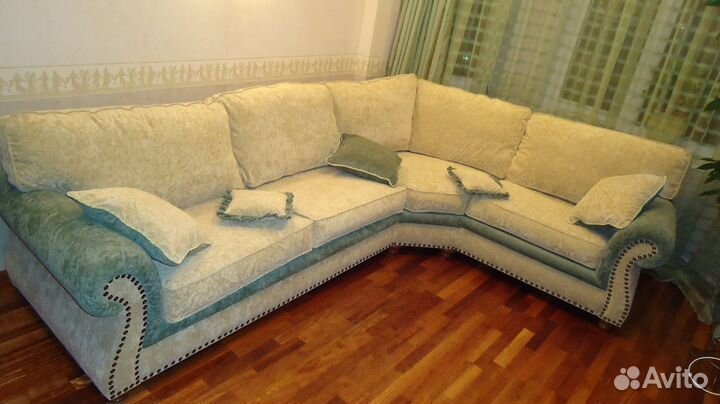 Перетяжка и замена обивки диванов из шеннила