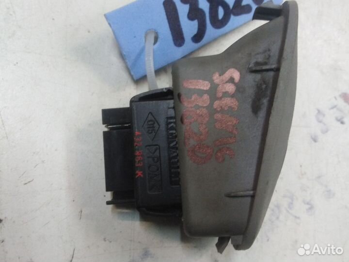 Кнопа стеклоподьемника Renault Scenic