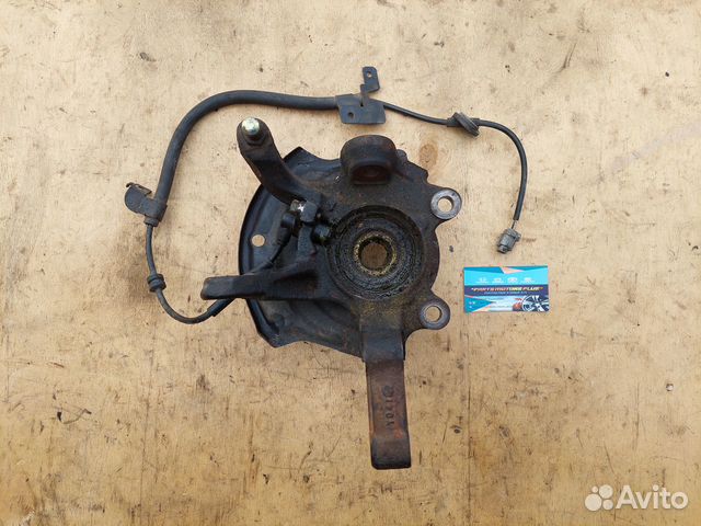 Кулак поворотный правый Ниссан Максима А33