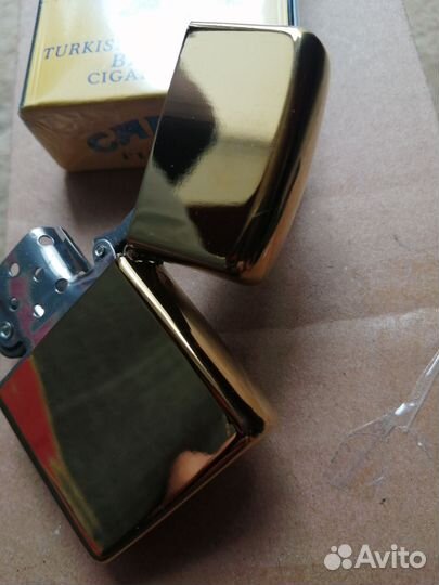 Золотая зеркальная зажигалка Zorro