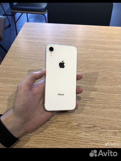 Телефон iPhone XR