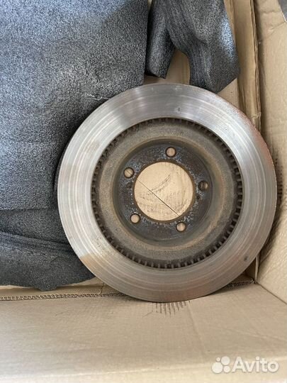 Тормозные диски с супортами передние б/у