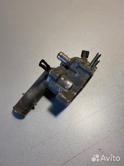 Корпус термостата Geely Mk MR479QA 2012