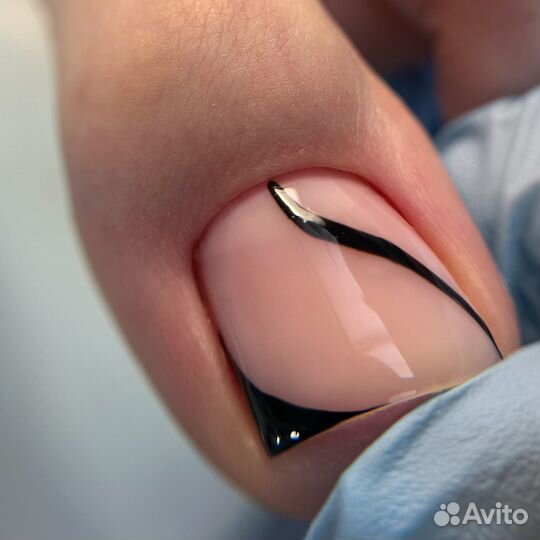 Маникюр и педикюр в студии