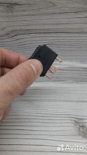 Кнопка стеклоподъемника audi 80 90 100 A6