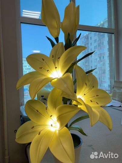 Лилия светильник