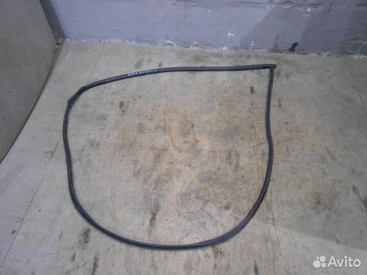 Уплотнитель двери передней правой от Toyota Avens