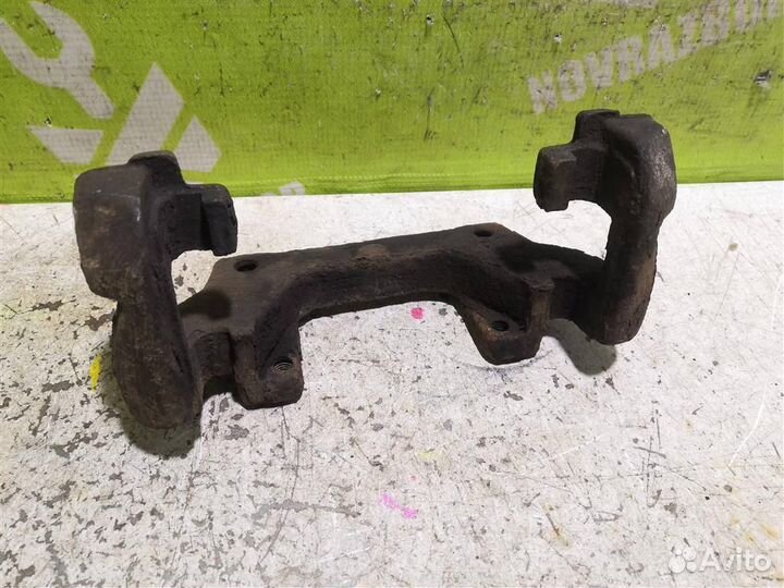 Скоба суппорта переднего Мерседес Бенз 210 Е-кла