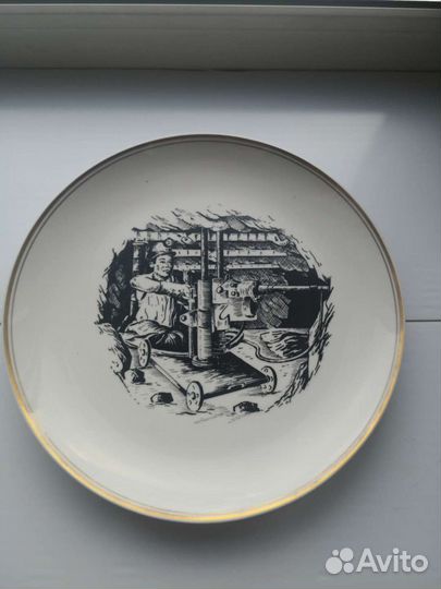 Настенное коллекционнное блюдо гдр