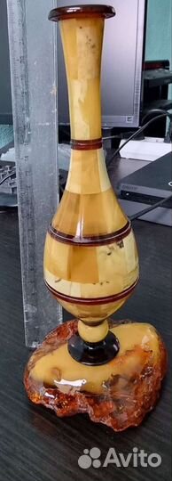 Янтарная роза в Янтарной вазе