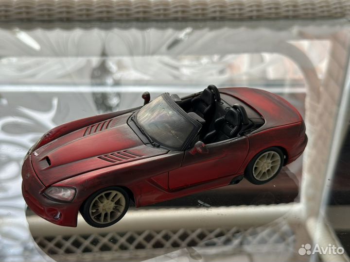 Машинка модель Maisto Dodge Viper SRT 1:24 бу