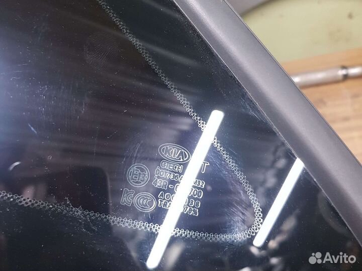 Форточка задняя Kia K5