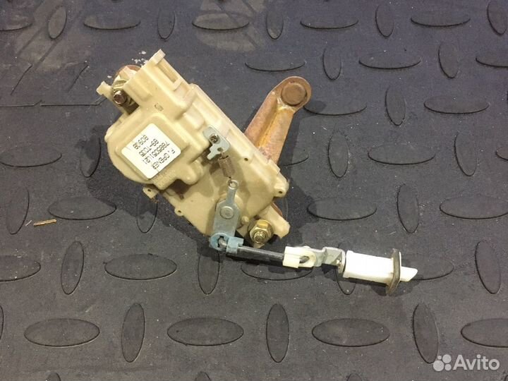 Механиз открываня лючка бака nissan maxima a32