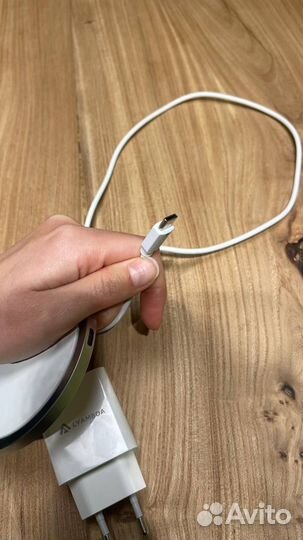 Беспроводное зарядное устройство Lyambda