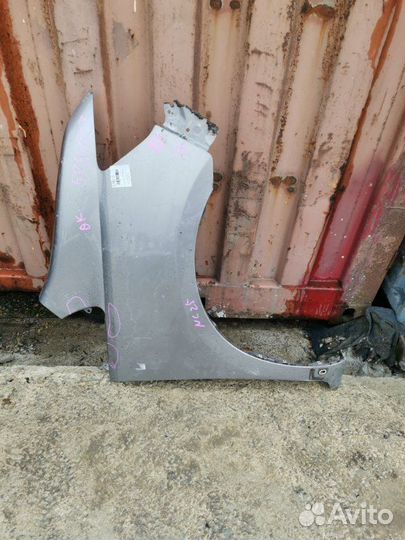 Крыло переднее правое Nissan Serena C25