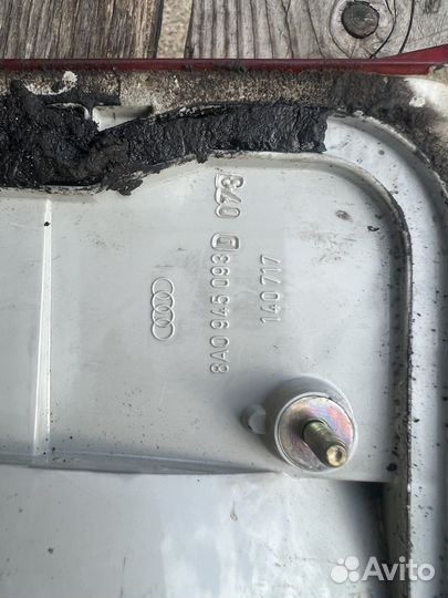 Левый фонарь в крышку багажника Audi 80 B4 седан