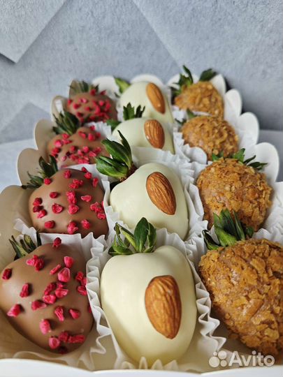 Клубника в шоколаде, съедобные букеты