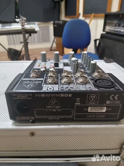 Микшерный пульт behringer