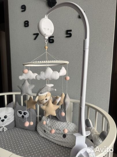 Мобиль на кроватку из фетра с держателем