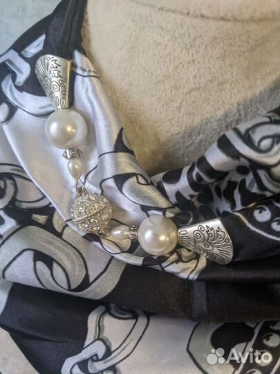 Платок на шею, на магнитах атласный