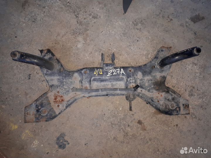 Балка передняя,подрамник мицубиси кольт