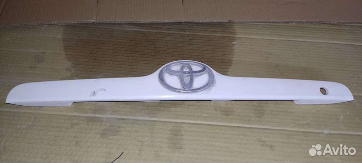 Накладка двери багажника fielder