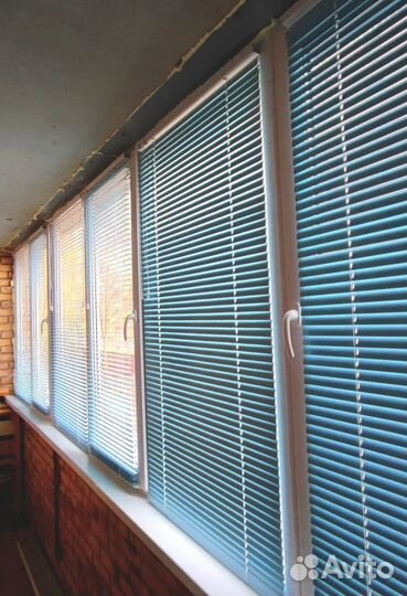 Жалюзи и рулонные шторы на окна