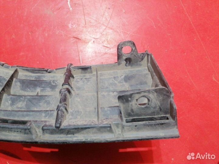 Решетка бампера передняя Toyota Rav4