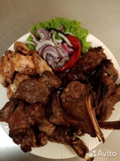 Повар мангальшик на море