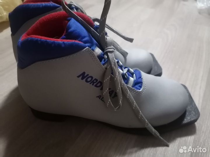 Лыжные ботинки